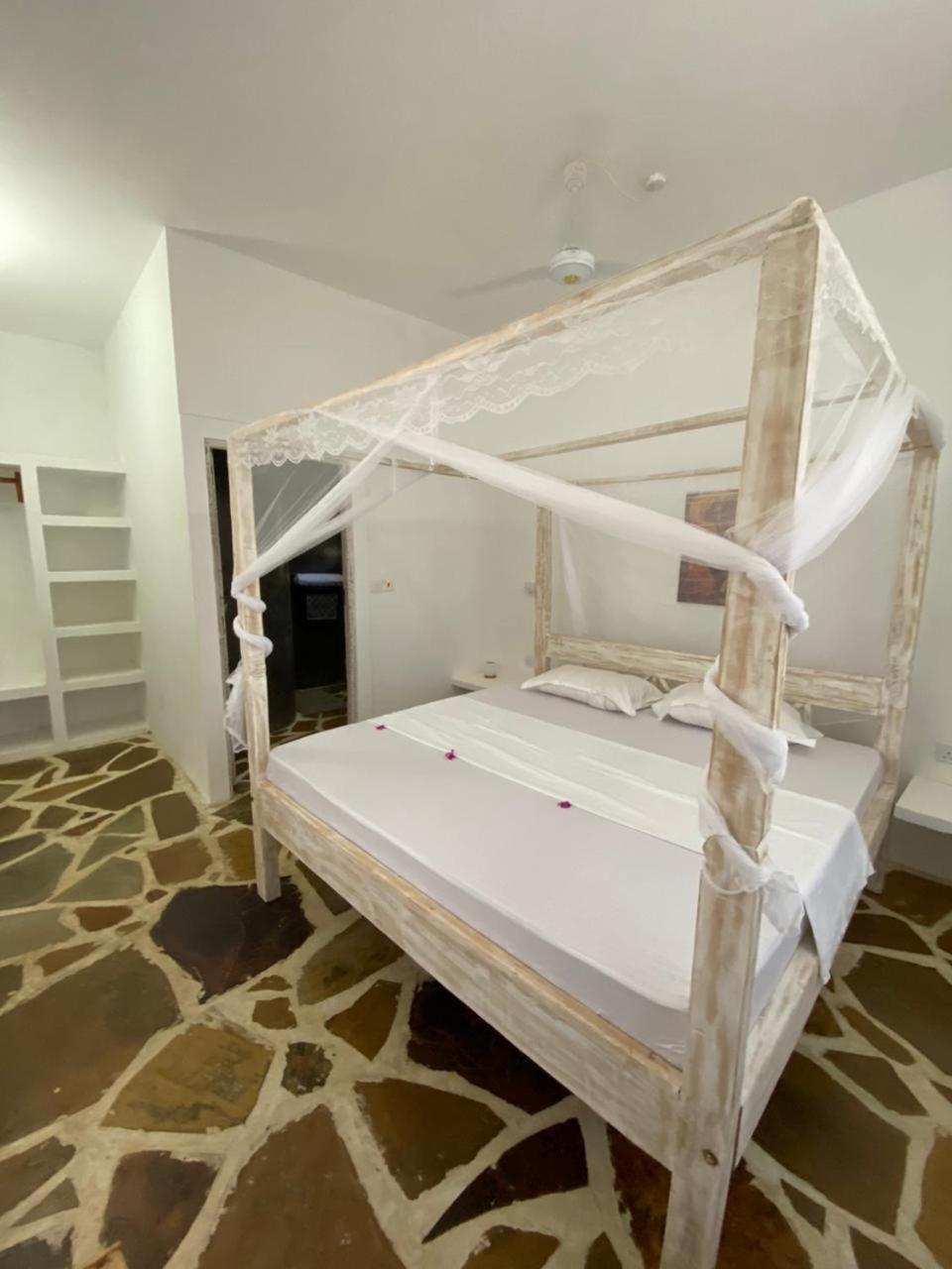 Bed and Breakfast Red Land House Watamu Exterior foto